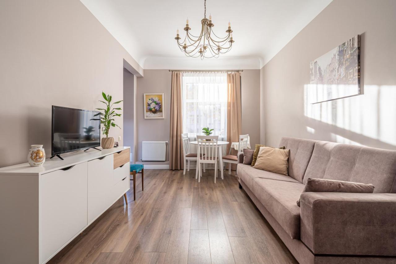 Stylish Latvian Classic 1-Bedroom Apartment Near City Center, Parks & Public Transport Links Riga Extérieur photo